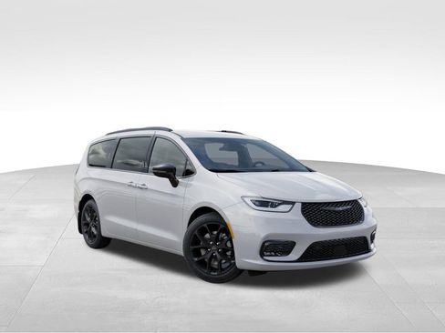 New 2026 Chrysler Pacifica Select w/ S Appearance Package AWD/4WD image 6