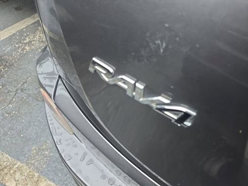 Used 2017 Toyota RAV4 LE image 5