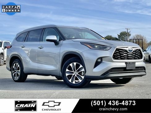 Used 2021 Toyota Highlander XLE image 1