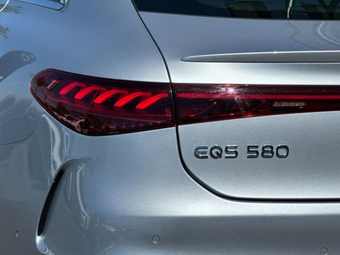 Certified 2022 Mercedes-Benz EQS 580 4MATIC Sedan w/ Exclusive Trim Package image 34