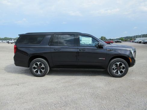 New 2026 GMC Yukon XL AT4 AWD/4WD image 3