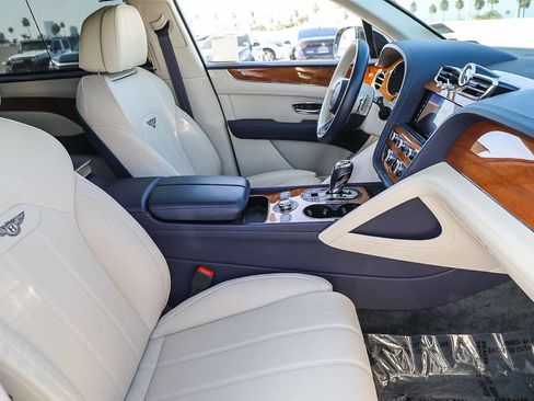 Used 2023 Bentley Bentayga Extended Wheelbase image 16