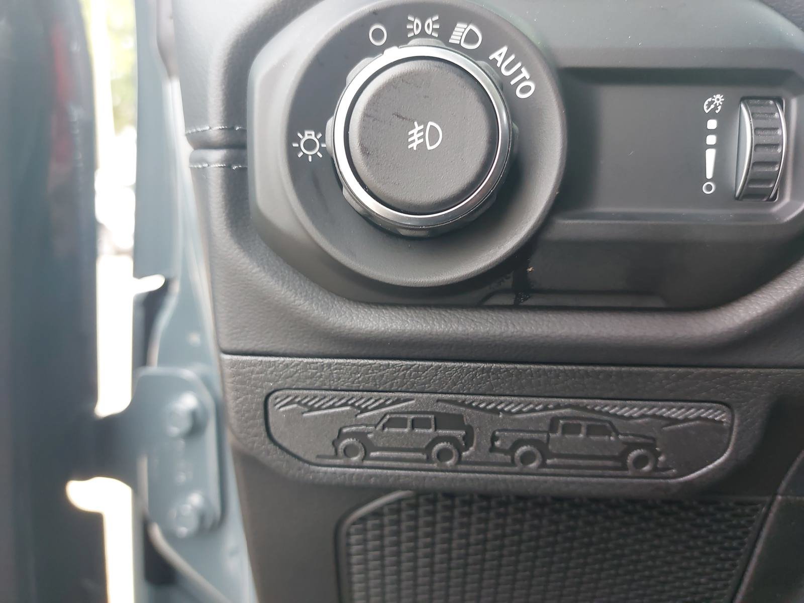 New 2026 Jeep Wrangler Unlimited Sahara AWD/4WD image 25