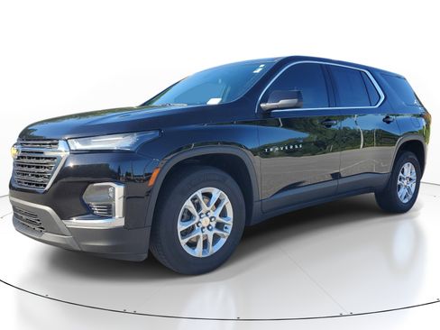 Used 2023 Chevrolet Traverse LS FWD image 3