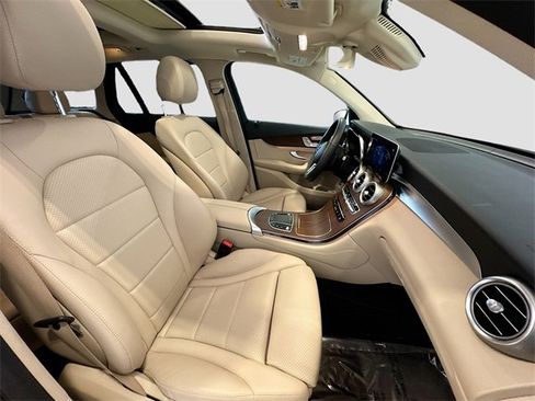 Used 2020 Mercedes-Benz GLC 300 4MATIC image 29