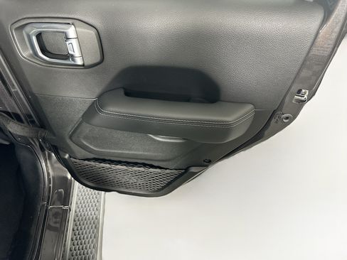 Used 2023 Jeep Wrangler Unlimited Sahara AWD/4WD image 28