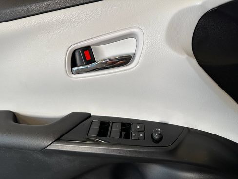 Used 2022 Toyota Prius LE FWD image 18