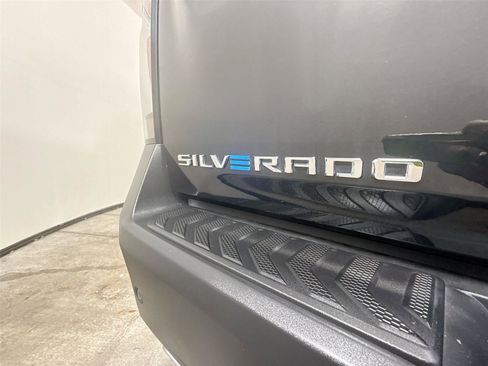 Used 2025 Chevrolet Silverado EV LT image 27