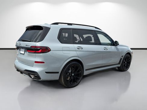 New 2027 BMW X7 xDrive40i w/ M Sport Package AWD/4WD image 3