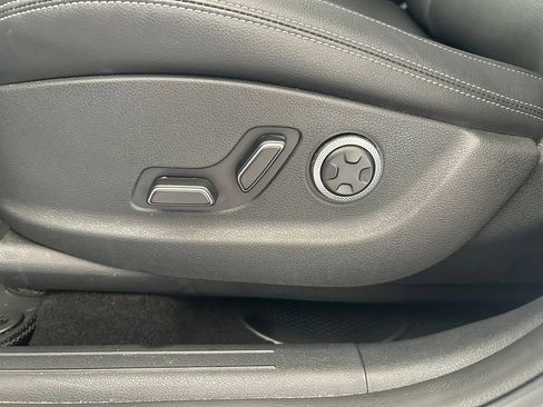 Used 2026 Genesis GV70 2.5T AWD/4WD image 40