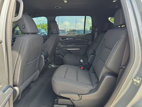 Used 2025 Chevrolet Traverse LT w/ Driver Confidence Package FWD image 13