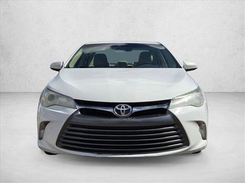 Used 2015 Toyota Camry LE image 2