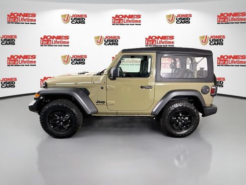 Used 2025 Jeep Wrangler Sport AWD/4WD image 12