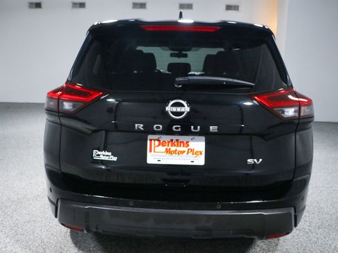 Used 2024 Nissan Rogue SV FWD image 8