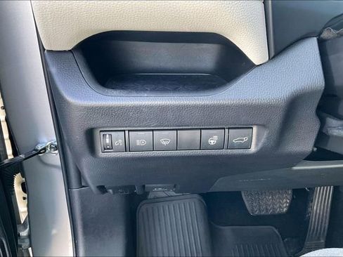 Used 2022 Toyota RAV4 XLE Premium image 34