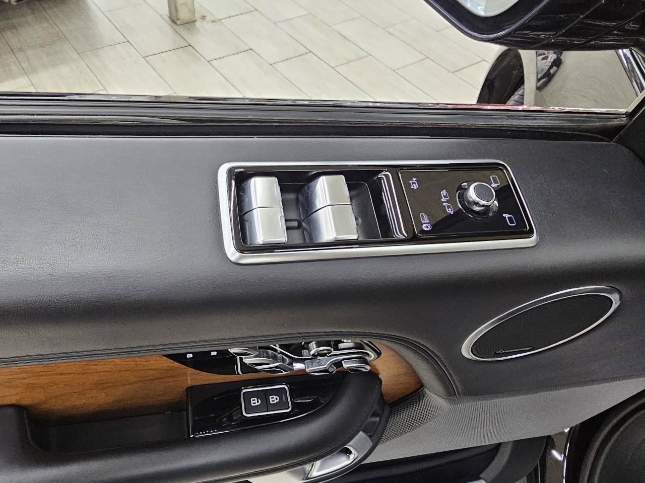 Used 2021 Land Rover Range Rover Long Wheelbase Autobiography AWD/4WD image 38