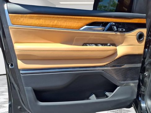 Used 2022 Jeep Grand Wagoneer Series III w/ Rear Seat Video Group 1 AWD/4WD image 14