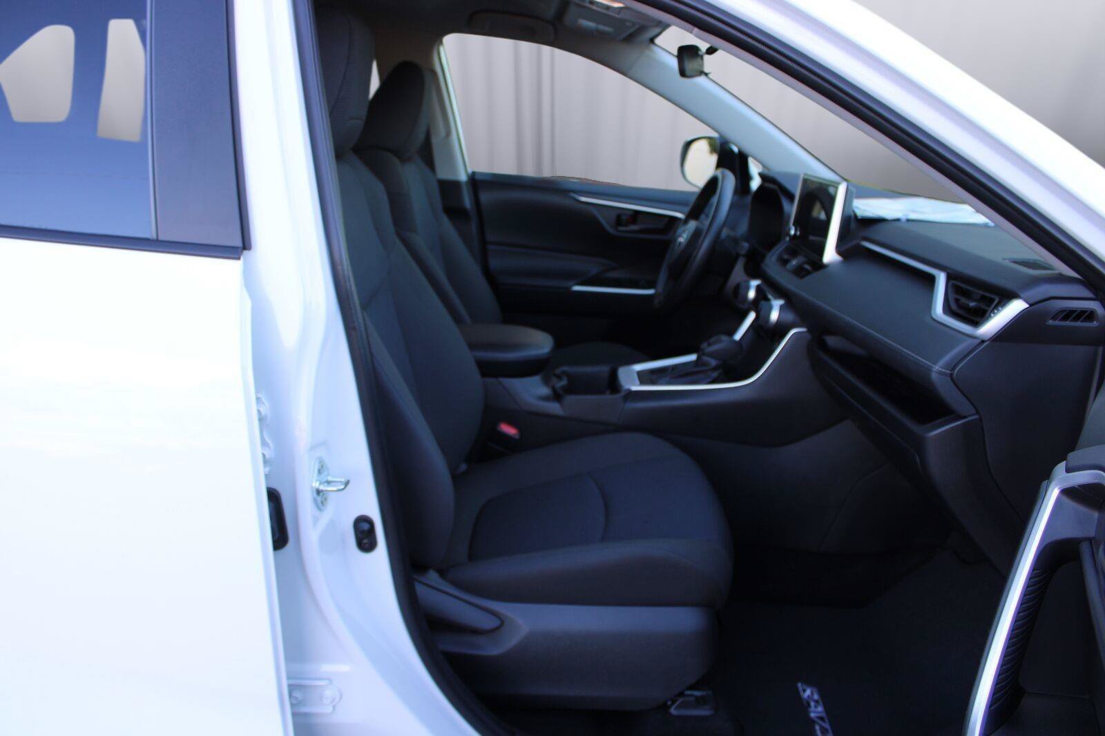 Certified 2024 Toyota RAV4 LE AWD/4WD image 38