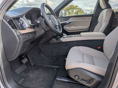 New 2026 Volvo XC90 B6 Plus w/ Protection Package Premier AWD/4WD image 2