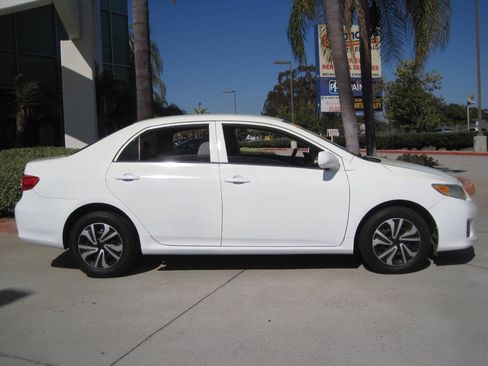 Used 2013 Toyota Corolla L FWD image 2