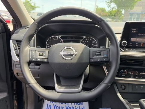 Used 2025 Nissan Rogue SV FWD image 18
