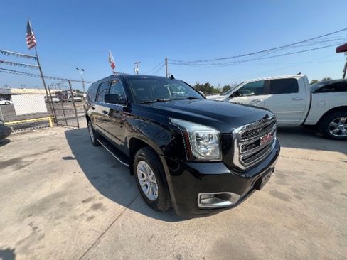Used 2019 GMC Yukon XL SLT image 3