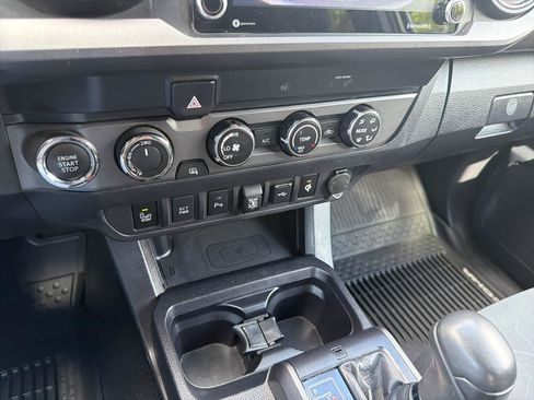 Used 2020 Toyota Tacoma TRD Off-Road w/ Technology Package AWD/4WD image 18