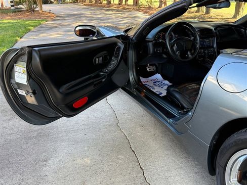 Used 2004 Chevrolet Corvette Convertible w/ Preferred Equipment Group image 41