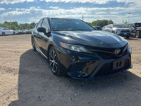 Used 2019 Toyota Camry SE FWD image 8