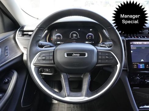 Used 2022 Jeep Grand Cherokee L Limited w/ Black Appearance Package AWD/4WD image 10
