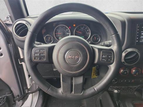 Used 2015 Jeep Wrangler Unlimited Sahara w/ Connectivity Group AWD/4WD image 10