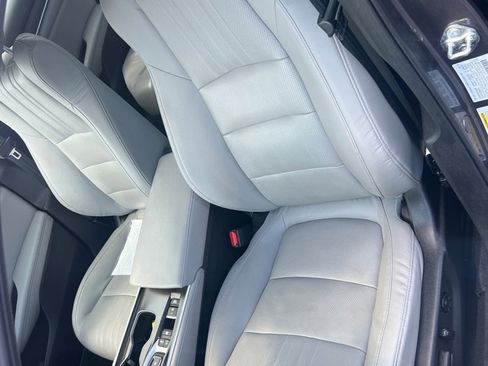 Used 2018 Honda Accord Touring image 11