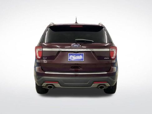Used 2018 Ford Explorer XLT w/ Equipment Group 202A image 12