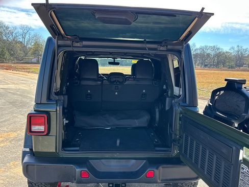 Used 2023 Jeep Wrangler Unlimited Rubicon w/ Cold Weather Group image 18