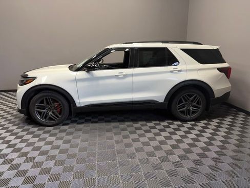 Used 2025 Ford Explorer ST AWD/4WD image 6
