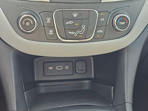 Used 2021 Chevrolet Equinox LS AWD/4WD image 15