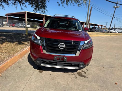 Used 2022 Nissan Pathfinder Platinum w/ Cargo Package FWD image 2