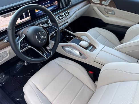 Certified 2025 Mercedes-Benz GLS 450 4MATIC image 10