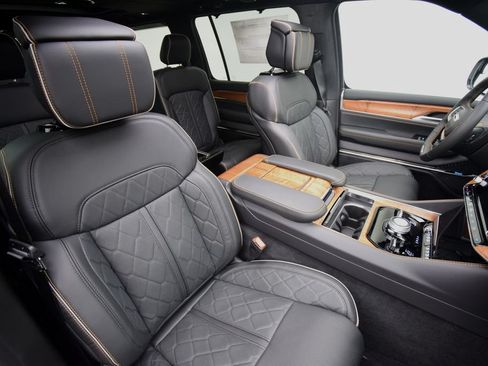 New 2026 Jeep Grand Wagoneer Summit AWD/4WD image 17