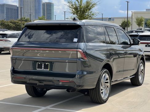 New 2025 Lincoln Navigator Reserve image 9