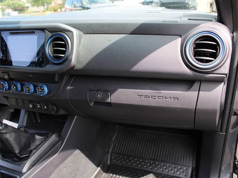 Used 2019 Toyota Tacoma TRD Sport AWD/4WD image 43