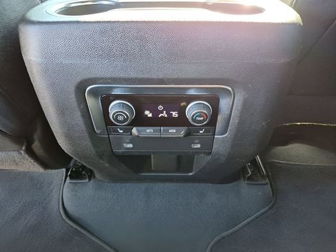 Used 2022 Chevrolet Suburban RST w/ Luxury Package image 21