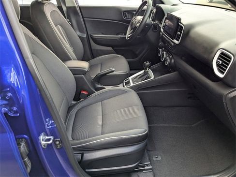 Used 2025 Hyundai Venue Limited image 32