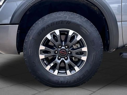 Used 2023 Nissan Titan PRO-4X w/ Pro-4x Convenience Package AWD/4WD image 11