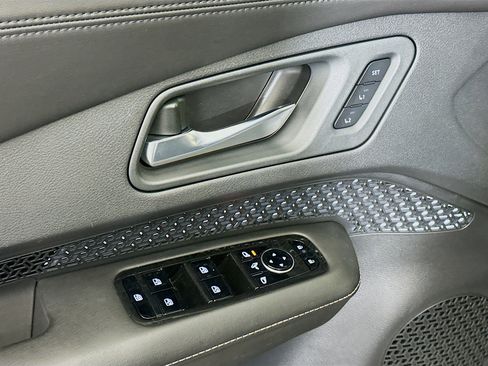 Used 2023 Nissan Ariya AWD image 15