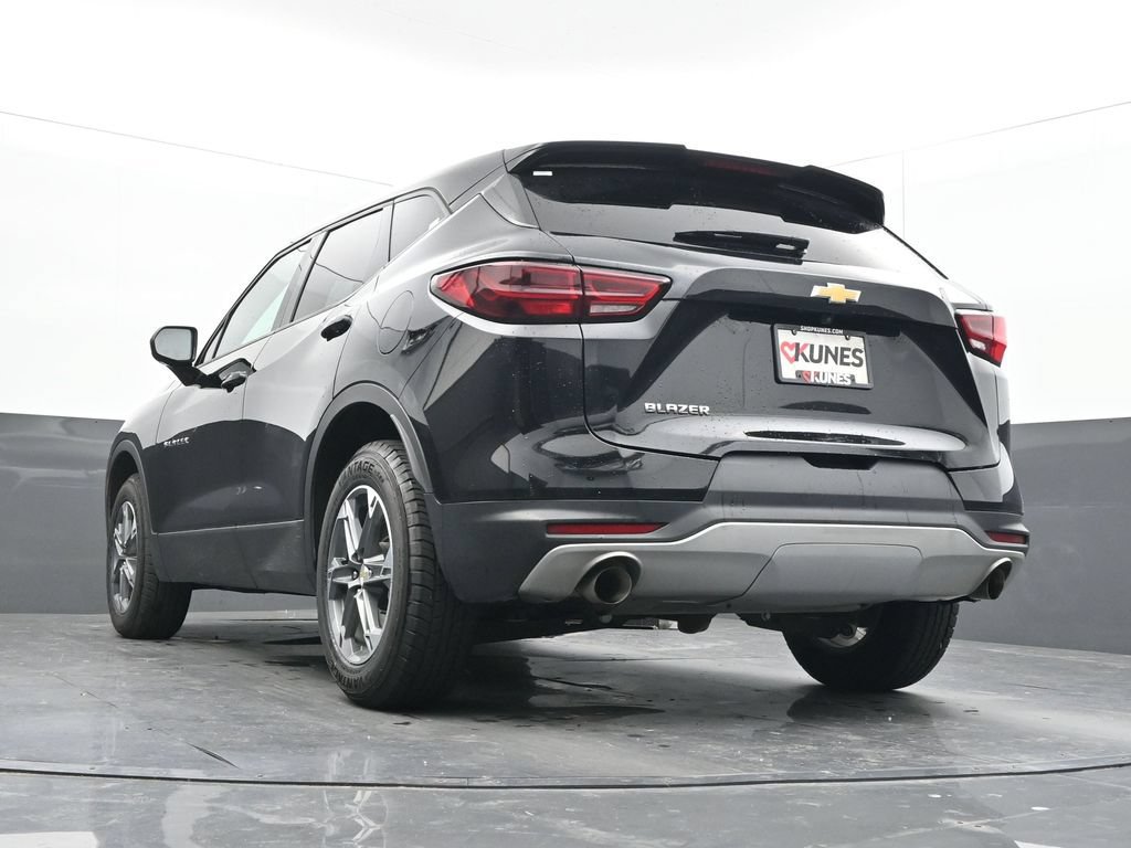 Used 2025 Chevrolet Blazer LT FWD image 30