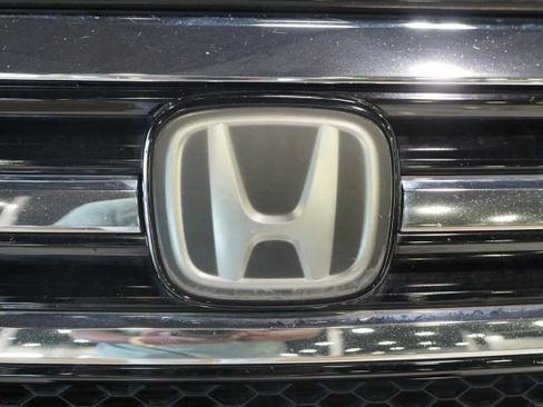 Used 2017 Honda Pilot Touring image 4