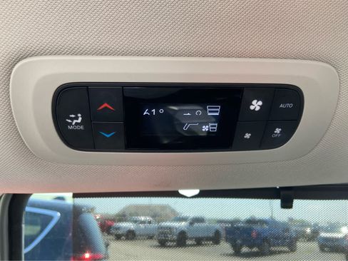Used 2024 Chrysler Pacifica Touring-L FWD image 37