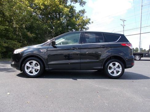 Used 2015 Ford Escape SE image 2