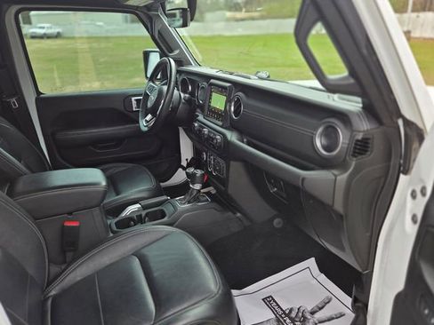 Used 2022 Jeep Wrangler Unlimited Sahara w/ Cold Weather Group image 14